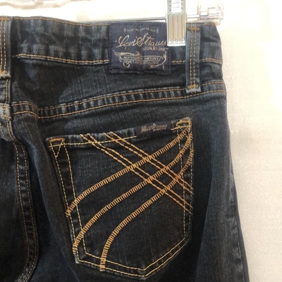 𝅺levi’s signature juniors 9, button fly, like new! - Picture 7 of 8